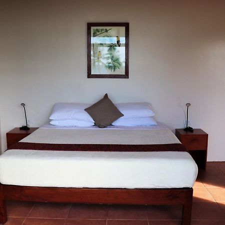 Island View Beachfront Resort 安达 外观 照片