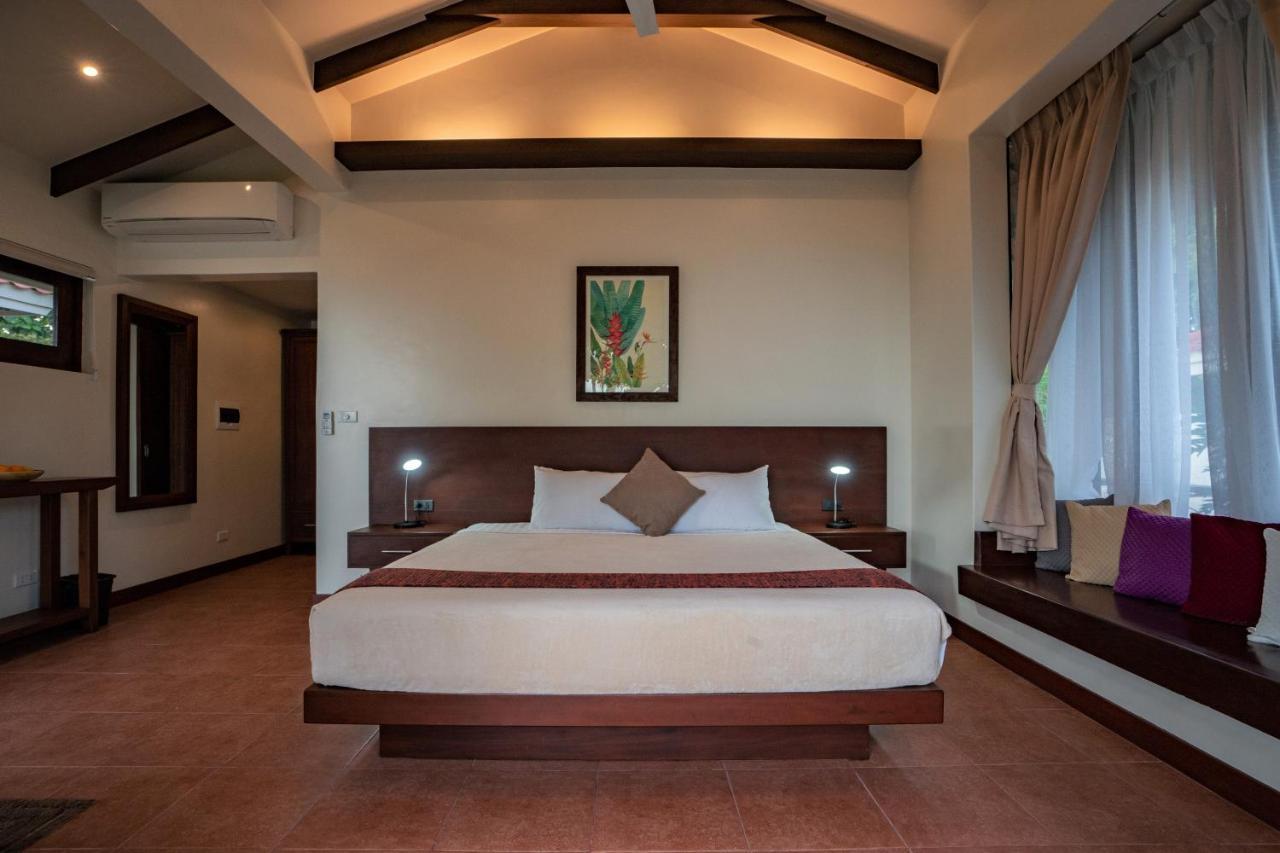 Island View Beachfront Resort 安达 外观 照片