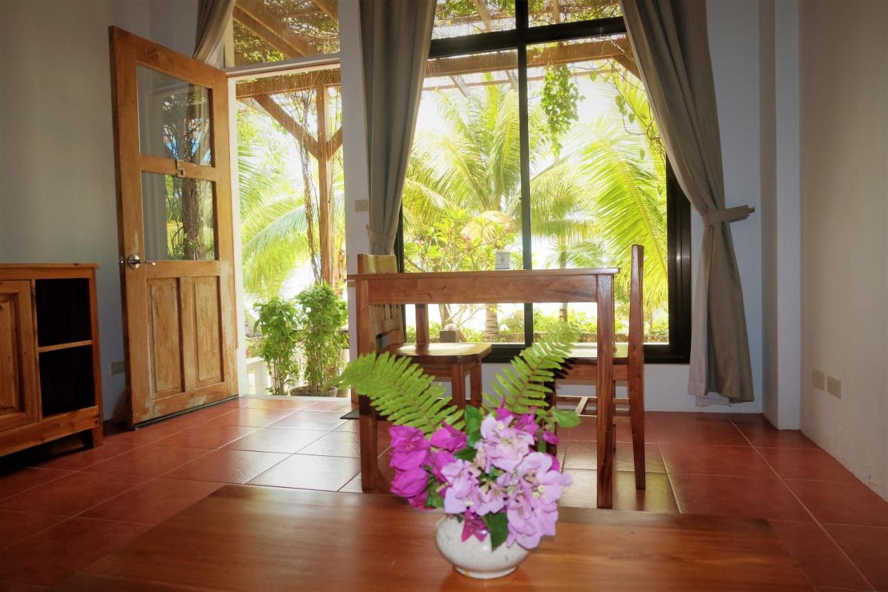 Island View Beachfront Resort 安达 外观 照片