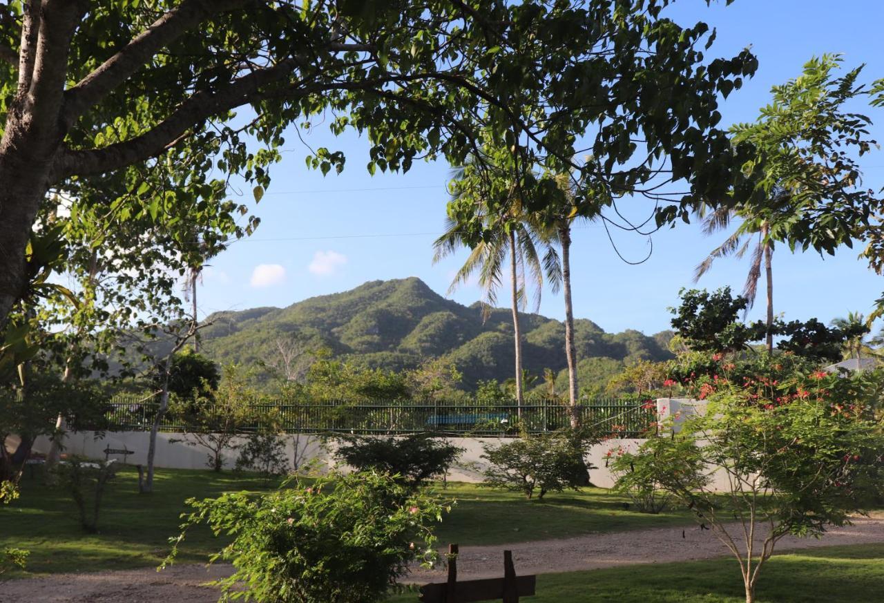 Island View Beachfront Resort 安达 外观 照片